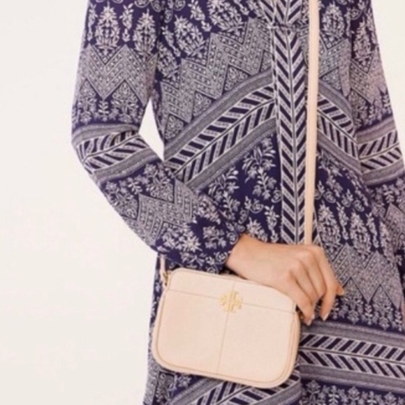 Tory Burch Handbags - EUC Tory Burch Ivy Patent Micro Crossbody Purse